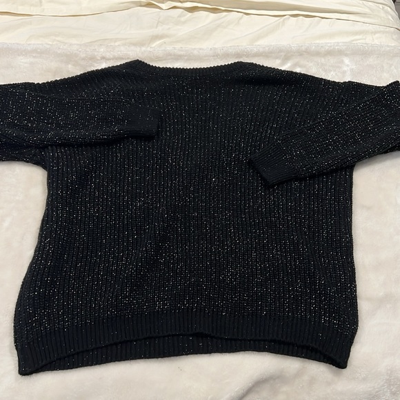 Black and gold V-neck shimmer sweater - Picture 4 of 5